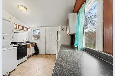 240 N 25th Street, Springfield, MI 49037 - Photo 8