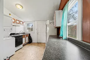 240 N 25th St, Springfield, MI 49037 - Photo 8