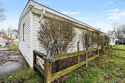 240 N 25th Street, Springfield, MI 49037 - Photo 4