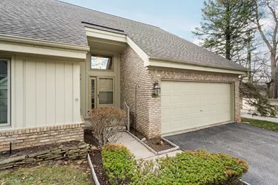 36482 Lochdale, Farmington Hills, MI 48335 - Photo 2