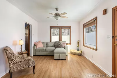 1319 Ashland Avenue NE, Grand Rapids, MI 49505 - Photo 8