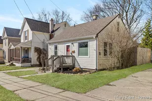 1319 Ashland Ave NE, Grand Rapids, MI 49505 - Photo 2