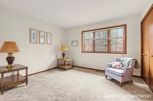 1317 Suncrest Dr NE, Grand Rapids, MI 49525 - Photo 10