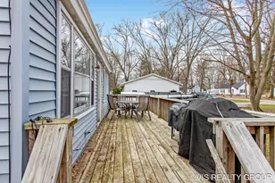 907 Wilson Ave, Norton Shores, MI 49441 - Photo 6