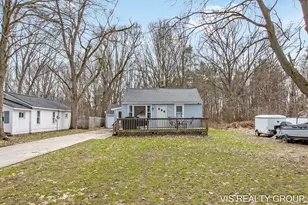 907 Wilson Ave, Norton Shores, MI 49441 - Photo 4