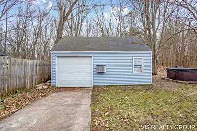 907 Wilson Avenue, Norton Shores, MI 49441 - Photo 10