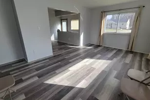 655 Robinwood Dr, Troy, MI 48083 - Photo 4