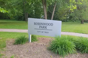 655 Robinwood Dr, Troy, MI 48083 - Photo 44