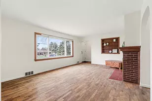 2305 Maple Dr, Jackson, MI 49203 - Photo 4