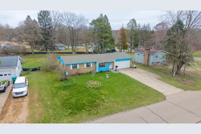 910 N Washington Avenue, Battle Creek, MI 49037 - Photo 2