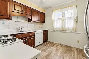 2535 Dover Ln, Saint Joseph, MI 49085 - Photo 6