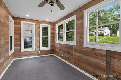 727 Emerald Avenue NE, Grand Rapids, MI 49503 - Photo 4
