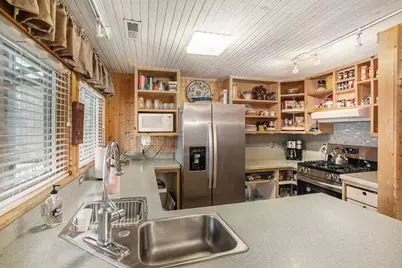 11422 Lakeshore Drive, Lakeview, MI 48850 - Photo 2