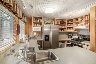 11422 Lakeshore Dr, Lakeview, MI 48850 - Photo 2