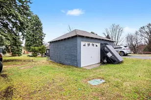 504 3rd St, Ludington, MI 49431 - Photo 6