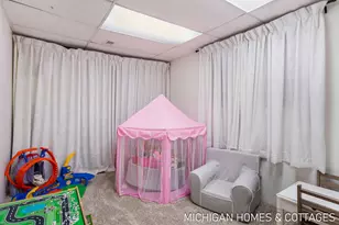 136 Crescent Dr, Grand Haven, MI 49417 - Photo 22