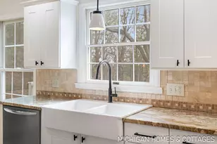 136 Crescent Dr, Grand Haven, MI 49417 - Photo 10