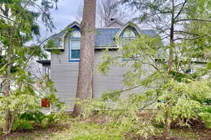 135 Budlong St, Hillsdale, MI 49242 - Photo 12