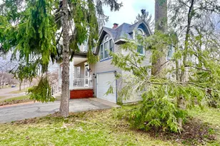 135 Budlong St, Hillsdale, MI 49242 - Photo 4