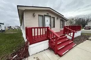 52239 Oxford Ln, Chesterfield, MI 48051 - Photo 2