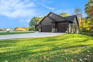 8060 Hunters Crossing, Kalamazoo, MI 49009 - Photo 2