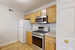 2718 S Knightsbridge Cir, Ann Arbor, MI 48105 - Photo 4