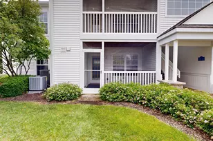 2718 S Knightsbridge Cir, Ann Arbor, MI 48105 - Photo 2