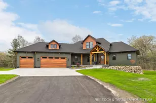 400 Sabine Dr, Muskegon, MI 49442 - Photo 2
