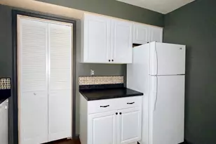 27153 Winchester St, Brownstown, MI 48183 - Photo 14