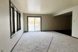 27153 Winchester St, Brownstown, MI 48183 - Photo 4