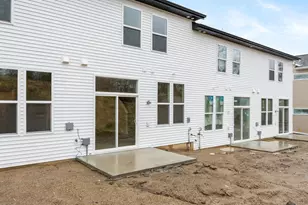 2221 Watertown Way NE, Grand Rapids, MI 49505 - Photo 20