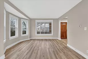 947 Crescent St NE, Grand Rapids, MI 49503 - Photo 8