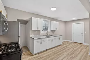 947 Crescent St NE, Grand Rapids, MI 49503 - Photo 14