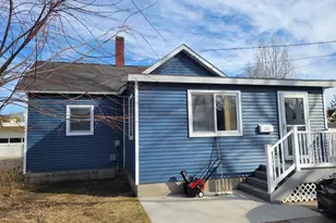 252 Hughes St, Manistee, MI 49660 - Photo 2