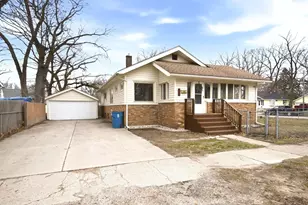 16 E Cleveland Ave, Muskegon, MI 49444 - Photo 2