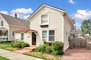 209 Clinton Ave, Grand Haven, MI 49417 - Photo 2