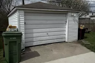 14056 Irene St, Southgate, MI 48195 - Photo 2