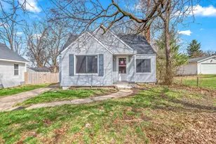 138 Pierce Ave, Jackson, MI 49203 - Photo 2