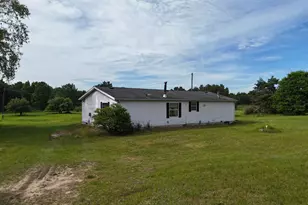 15450 Johnson Rd, Kaleva, MI 49645 - Photo 4