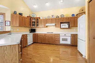 9895 Lakeview Dr, Berrien Springs, MI 49103 - Photo 12