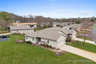 4889 Castle Hill Ct NE, Rockford, MI 49341 - Photo 24