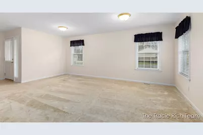 4889 Castle Hill Court NE, Rockford, MI 49341 - Photo 4