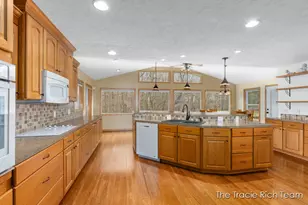 6640 Pine Island Dr NE, Comstock Park, MI 49321 - Photo 10