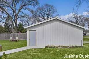 2276 Emens Dr, Muskegon, MI 49444 - Photo 32