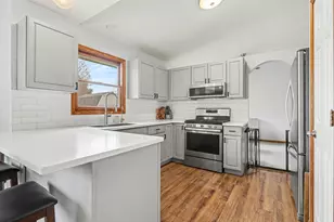 802 Sugar Maple St, Vicksburg, MI 49097 - Photo 4