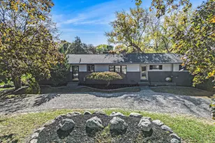 60 Waldon Rd, Clarkston, MI 48346 - Photo 2