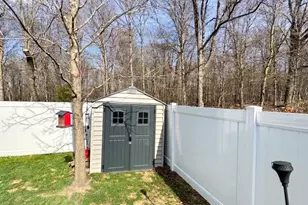 2822 Kalkaska River Dr, Fowlerville, MI 48836 - Photo 4