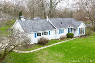 916 James St, Plainwell, MI 49080 - Photo 2