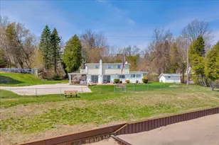 7226 Lakeview Dr, Lexington, MI 48450 - Photo 2