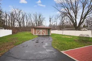 24432 Kensington St, Taylor, MI 48180 - Photo 2